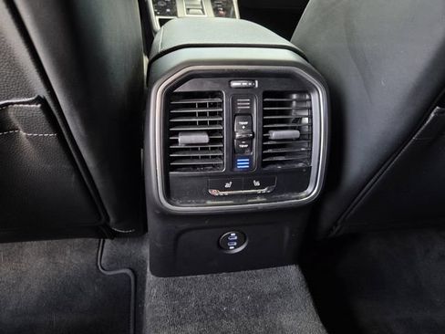 Used 2024 Porsche Macan AWD/4WD image 15