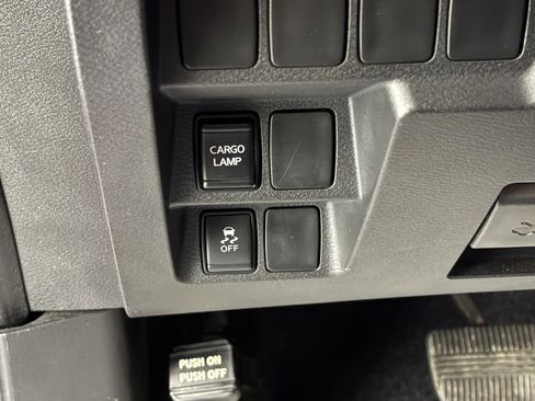 Used 2022 Nissan Frontier SV image 16