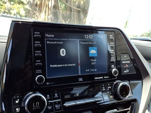 Used 2022 Toyota Highlander Limited FWD image 7
