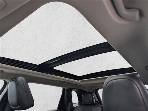 Used 2018 Jeep Cherokee Latitude Plus w/ Comfort/Convenience Group image 15