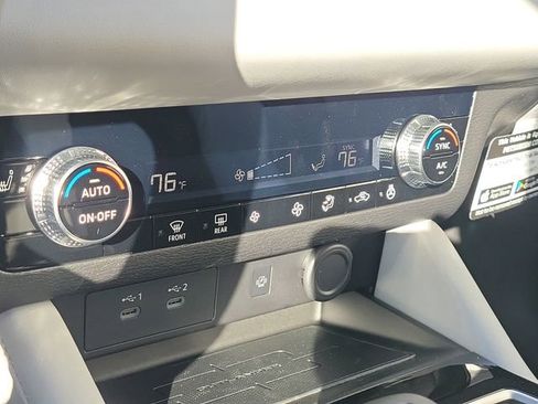 New 2026 Mitsubishi Outlander SE image 33