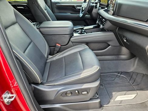 Used 2025 Chevrolet Tahoe Premier RWD image 13