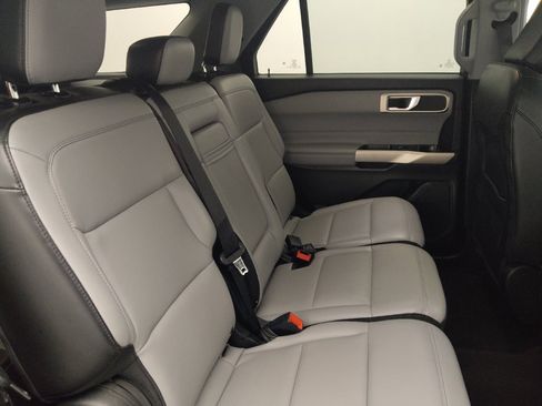Used 2021 Ford Explorer XLT w/ Equipment Group 202A RWD image 19