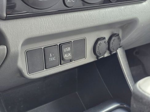 Used 2015 Toyota Tacoma TRD Pro image 31