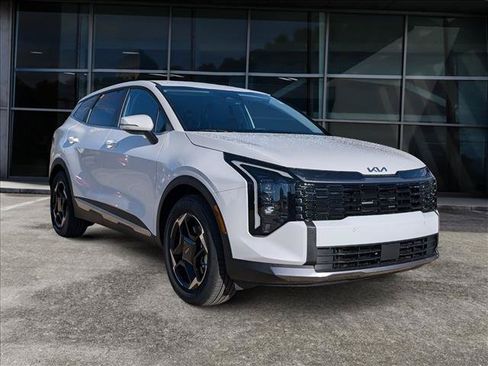 Used 2026 Kia Sportage EX FWD image 2