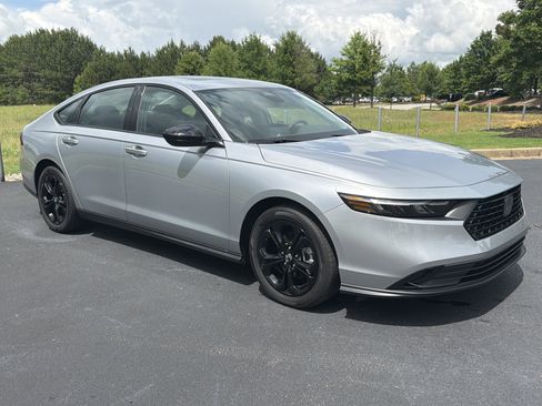 Certified 2025 Honda Accord SE image 2