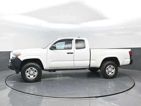 Used 2020 Toyota Tacoma SR image 4