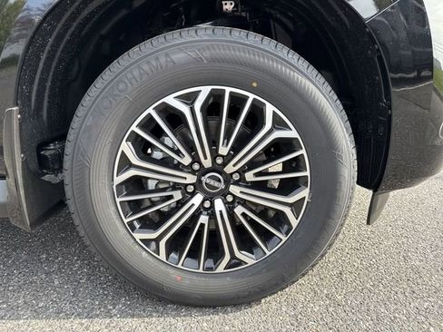 New 2025 Nissan Armada SL w/ Captain's Chari Seat Package image 18