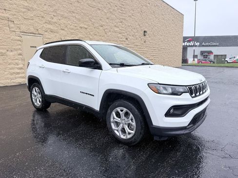 Used 2024 Jeep Compass Latitude AWD/4WD image 5