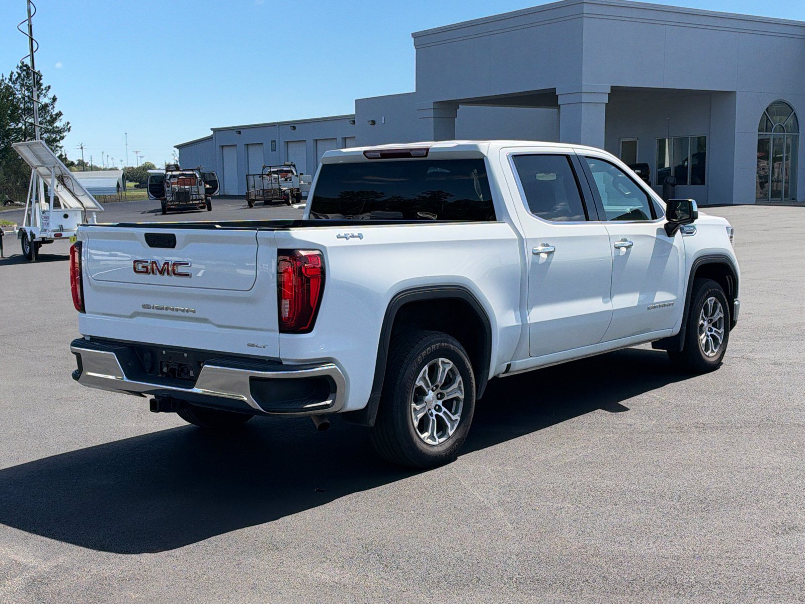 Used 2025 GMC Sierra 1500 SLT AWD/4WD image 5