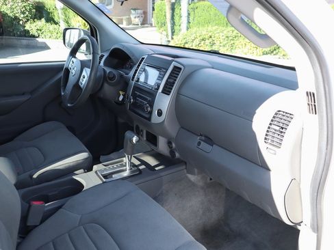 Used 2018 Nissan Frontier S image 35