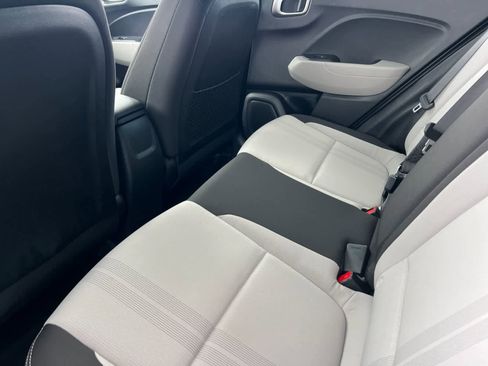 Certified 2023 Hyundai Venue SEL w/ Cargo Package image 5