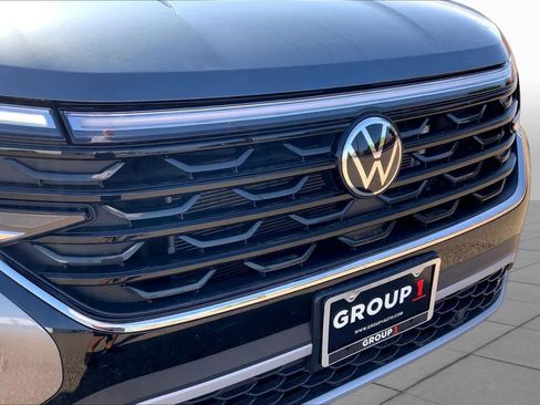 Used 2024 Volkswagen Atlas Cross Sport SE AWD/4WD image 30