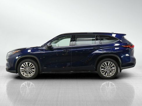 Used 2025 Toyota Highlander Platinum AWD/4WD image 2