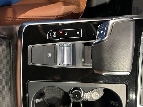 Used 2022 Audi Q8 Premium Plus AWD/4WD image 25