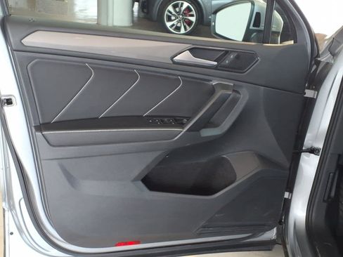 Used 2023 Volkswagen Tiguan SE w/ Panoramic Sunroof Package AWD/4WD image 10