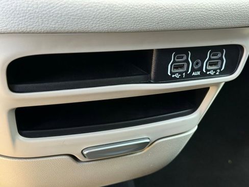 Used 2023 Chrysler Pacifica Touring-L FWD image 12