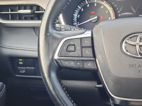 Used 2021 Toyota Highlander XLE AWD/4WD image 15