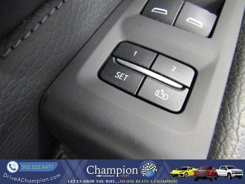 Used 2022 GMC Yukon Denali AWD/4WD image 29