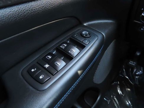 Used 2018 Jeep Grand Cherokee Laredo AWD/4WD image 18