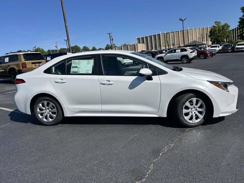 Used 2026 Toyota Corolla LE FWD image 2