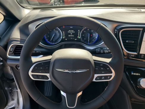 New 2026 Chrysler Pacifica Pinnacle image 22