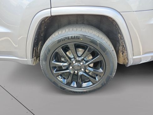Used 2019 Jeep Grand Cherokee Altitude RWD image 15