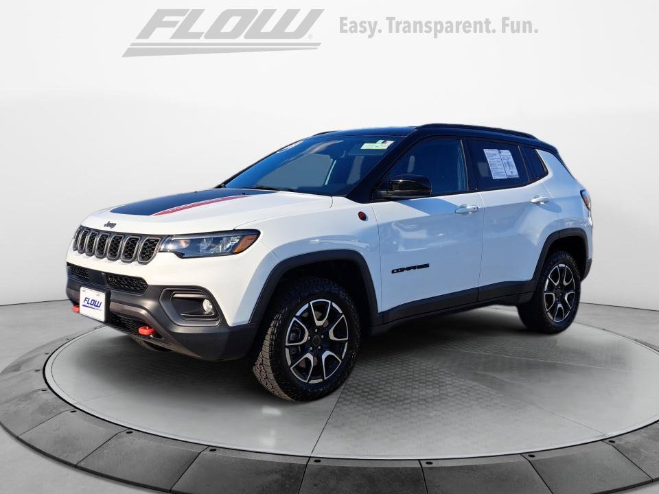 Used 2025 Jeep Compass Trailhawk AWD/4WD image 4