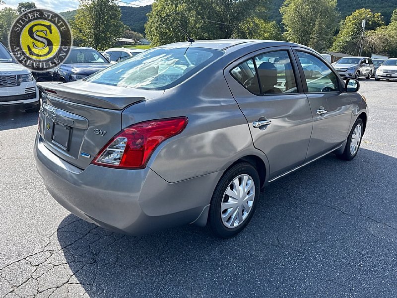 Used 2013 Nissan Versa SV FWD image 6