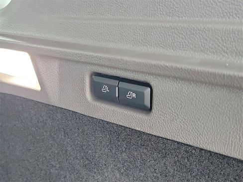 Certified 2021 Lincoln Corsair Standard w/ Premium Package image 9