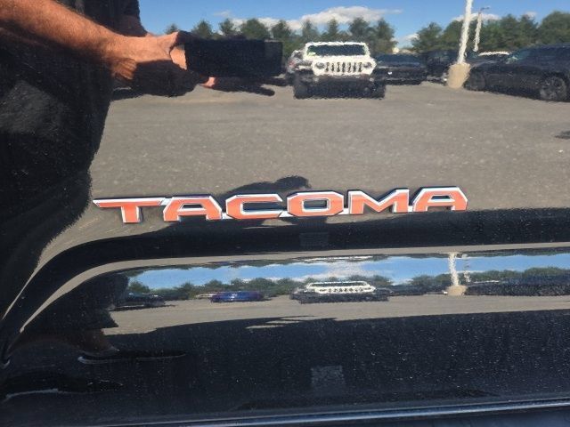 Used 2016 Toyota Tacoma TRD Off-Road AWD/4WD image 23