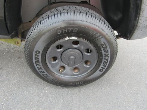 Used 2009 HUMMER H3T Adventure image 16