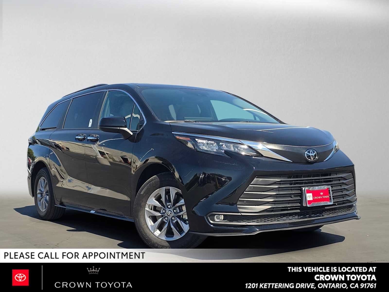 Certified 2026 Toyota Sienna XLE FWD image 1