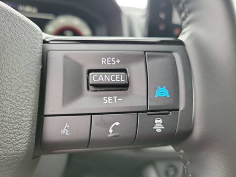 Used 2025 Nissan Rogue Platinum FWD image 25