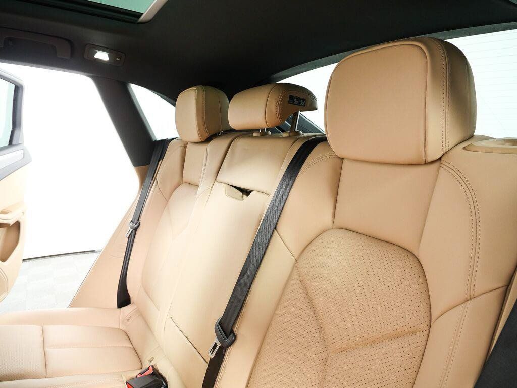 Certified 2026 Porsche Macan AWD/4WD image 22