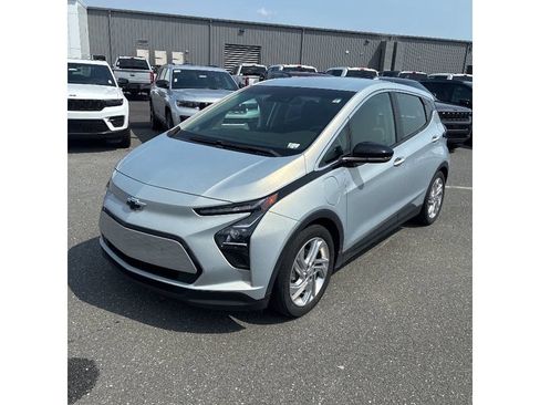 Used 2023 Chevrolet Bolt LT w/ Driver Confidence Package FWD image 1