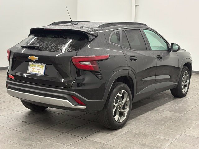 Used 2025 Chevrolet Trax LT w/ Driver Confidence Package FWD image 2