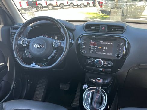 Used 2018 Kia Soul ! FWD image 21