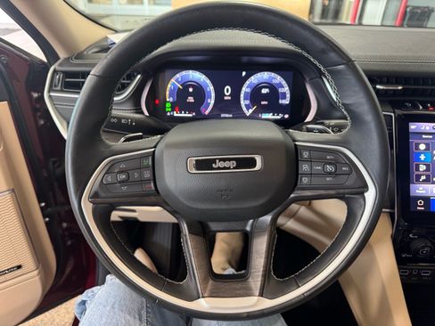 Used 2022 Jeep Grand Cherokee Limited AWD/4WD image 27