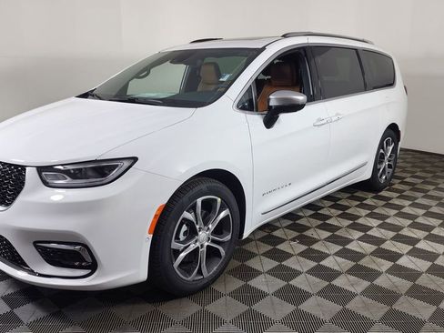 New 2026 Chrysler Pacifica Pinnacle image 3