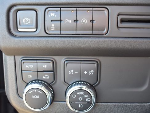 Used 2023 GMC Yukon SLT w/ LPO, Floor Liner Package image 32