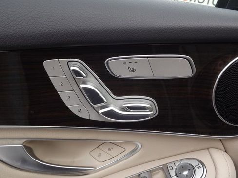 Used 2018 Mercedes-Benz GLC 300 4MATIC image 12