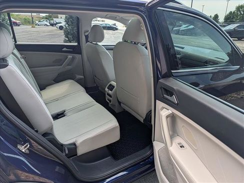 Used 2022 Volkswagen Tiguan SE w/ Panoramic Sunroof Package FWD image 13