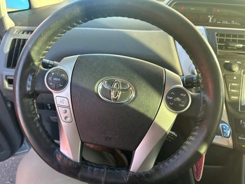 Used 2012 Toyota Prius V Five FWD image 7