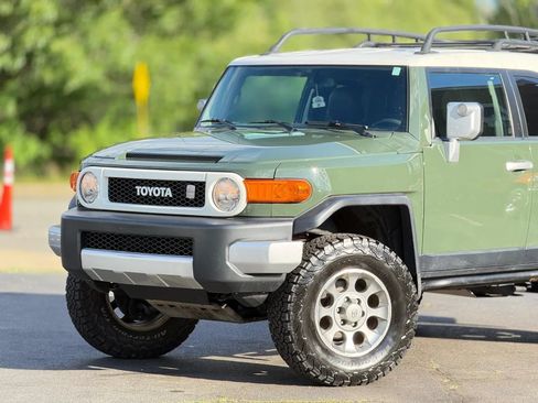 Used 2011 Toyota FJ Cruiser 4WD w/ Convenience Pkg image 4