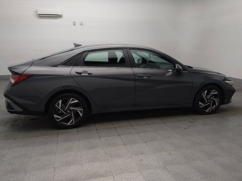 Used 2025 Hyundai Elantra SEL FWD image 10