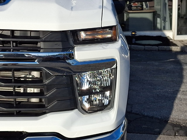 Used 2025 Chevrolet Silverado 2500 LT w/ Convenience Package AWD/4WD image 9