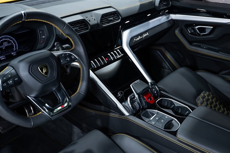 Used 2020 Lamborghini Urus AWD/4WD image 54