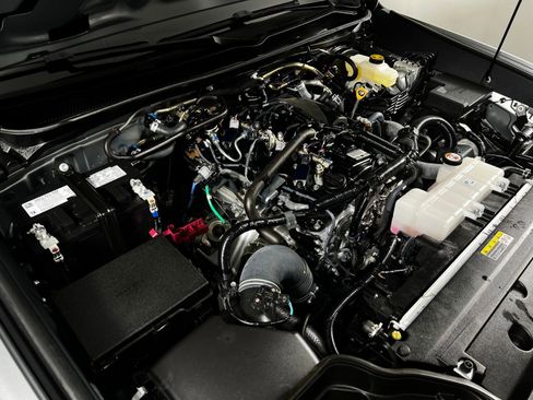 Certified 2025 Toyota Tacoma SR image 10