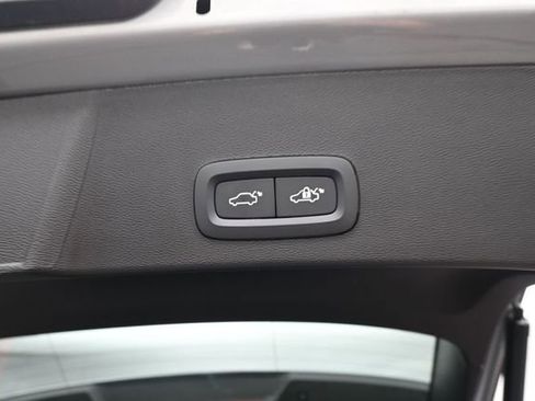 Used 2025 Volvo XC40 B5 Plus AWD/4WD image 31